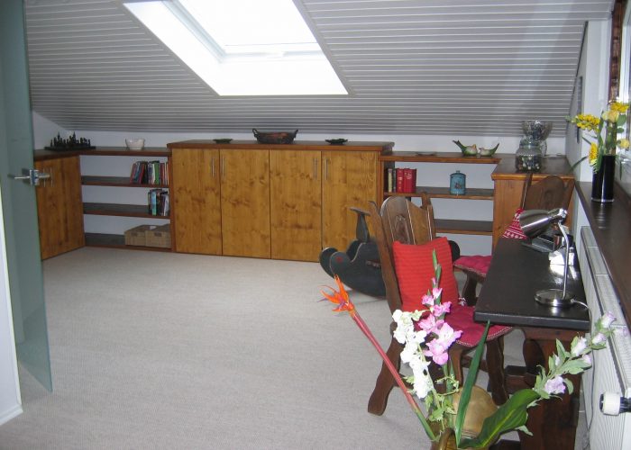 4 Galerie Schränke, Regale, Schaukelpferd