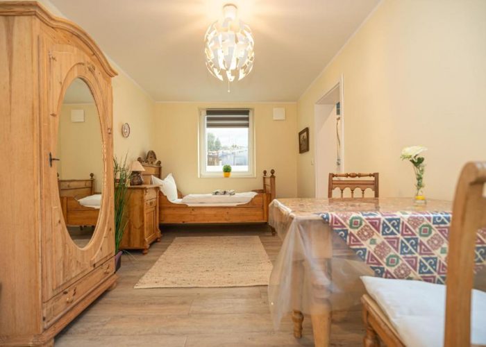 Schlafzimmer und Schreibtisch