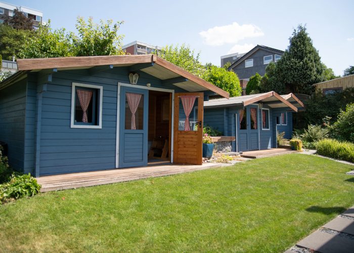 Garten hinter Haus